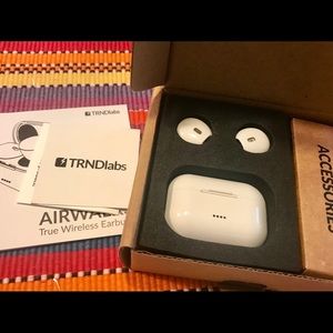TRNDlabs Airwalk wireless ear buds, new!!!